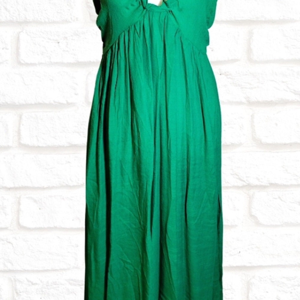NWOT Long flowy green summer maxi dress Halter top low cut style Size Medium - Picture 2 of 4